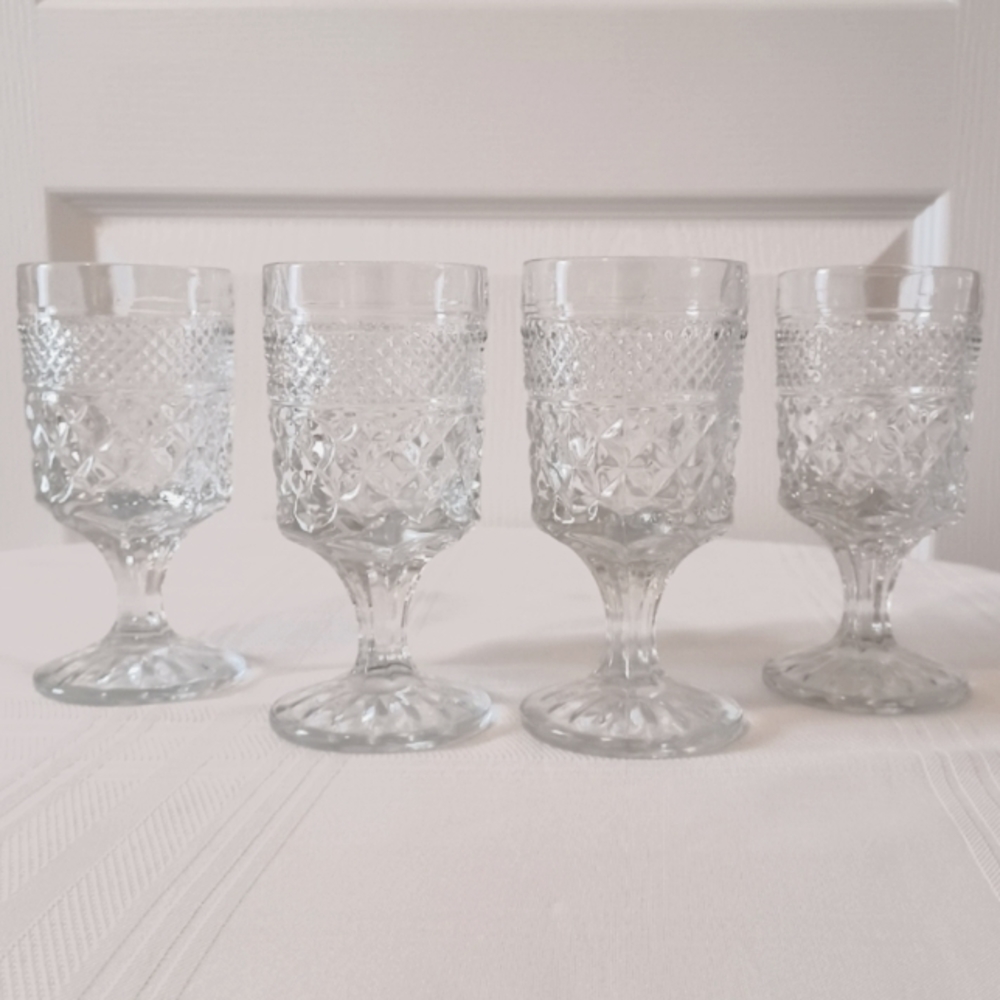 Anchor Hocking Wexford Set of Four Wine Glasses